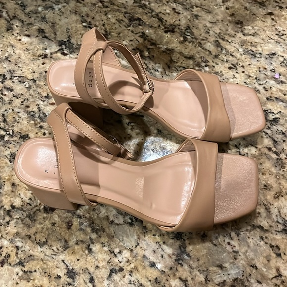 Women’s A New Day Shannon Heels, Size 7, Tan with Memory Foam Insole - Picture 2 of 7